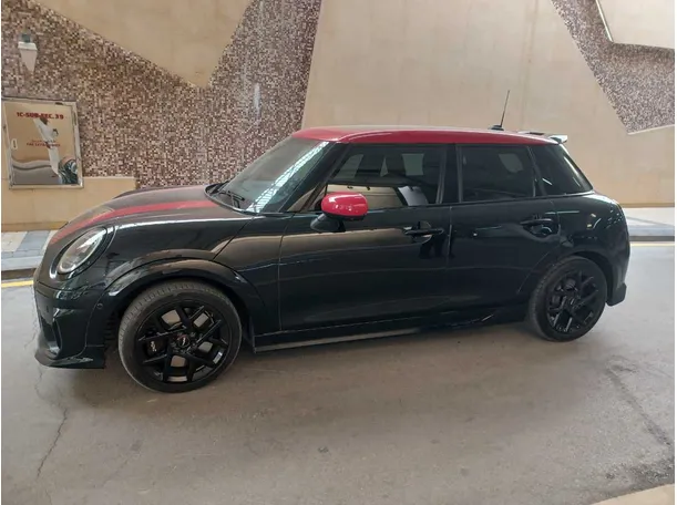 Car image 8