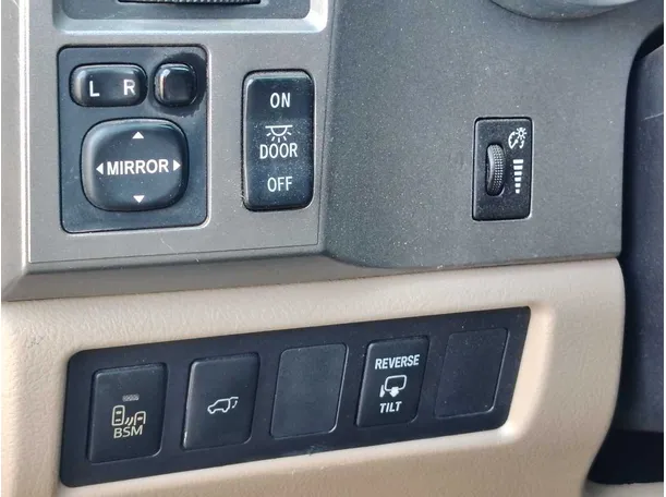 Car image 28
