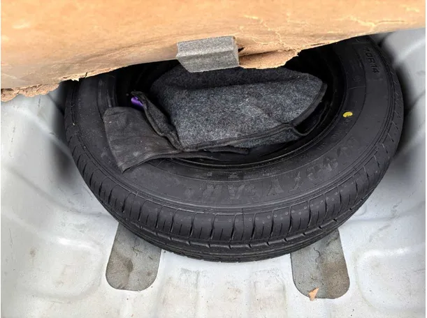 Car image 25