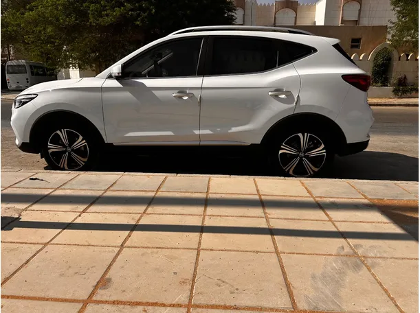 Car image 8