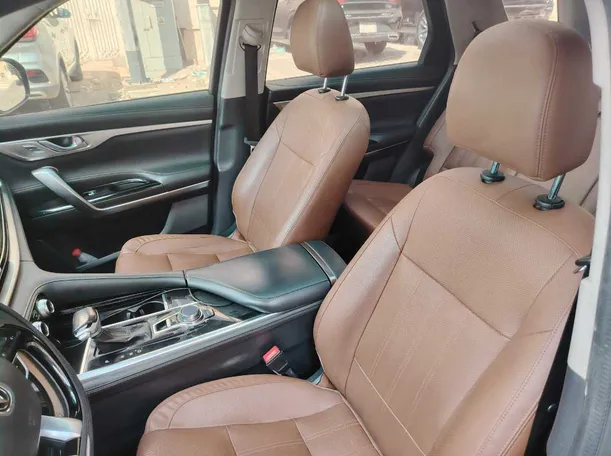 Car image 16