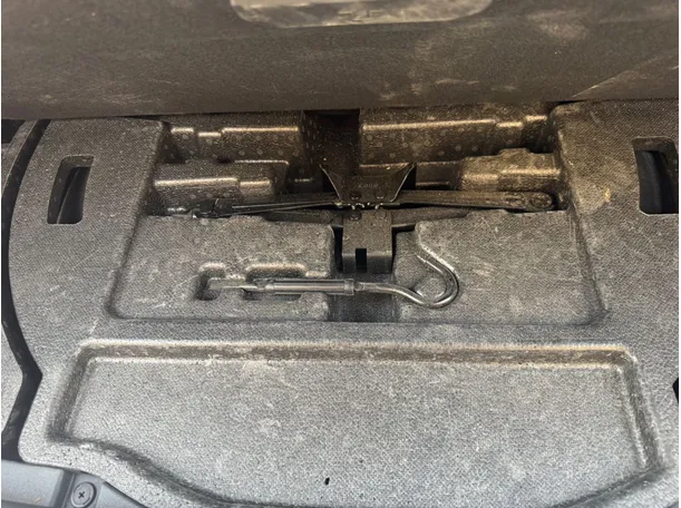 Car image 22