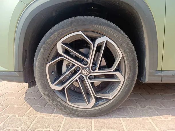 Car image 10