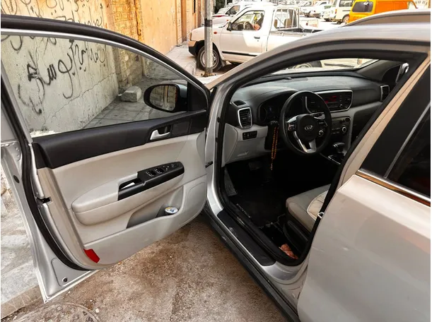 Car image 10