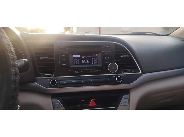 Car image 17