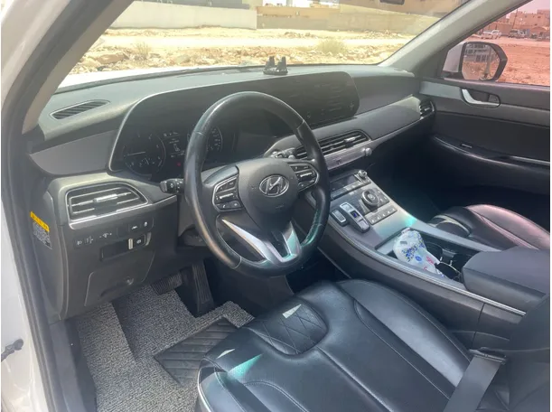 Car image 11
