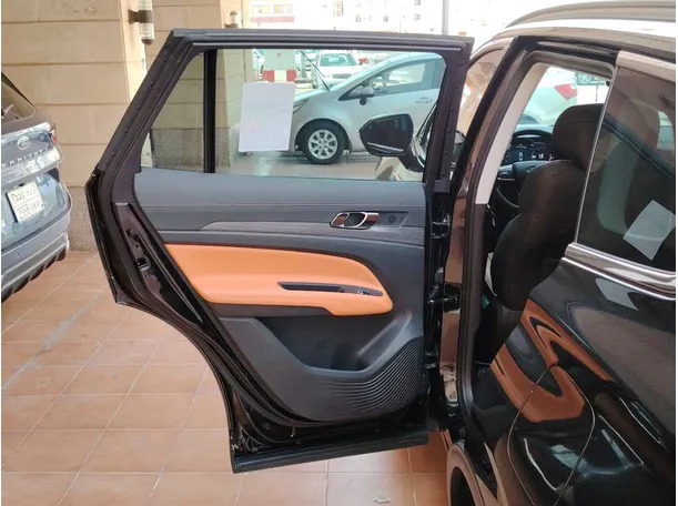 Car image 13