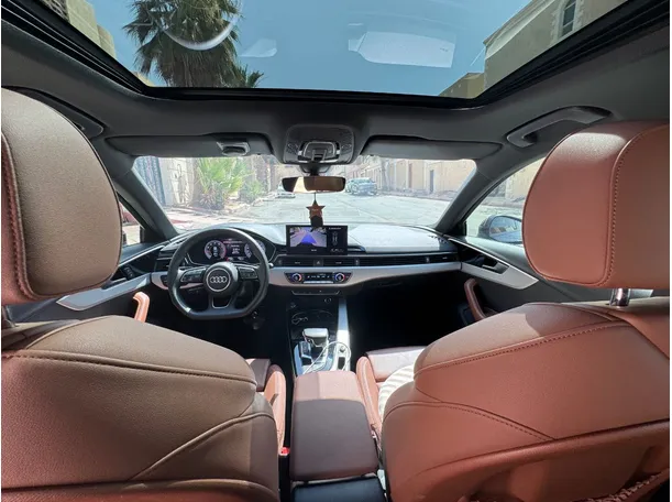 Car image 14