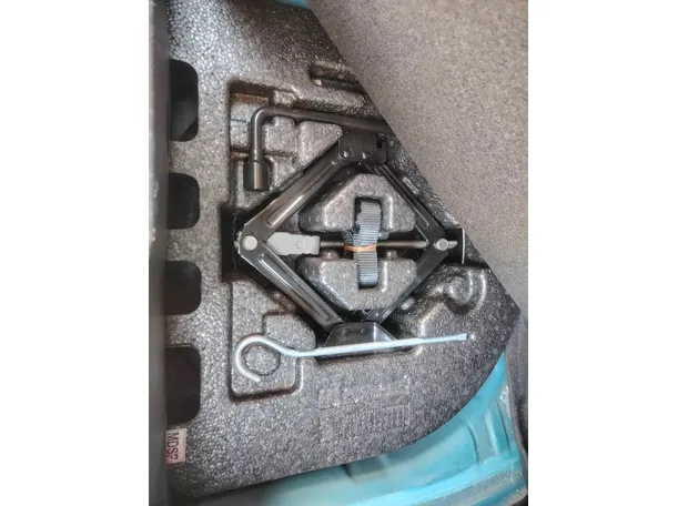 Car image 40