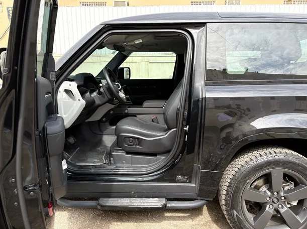 Car image 12