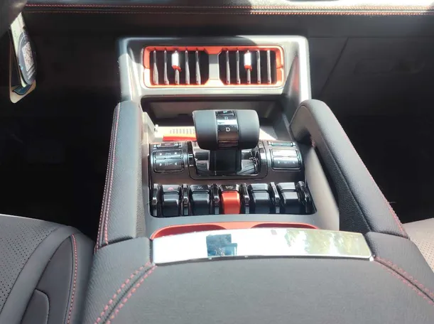 Car image 16