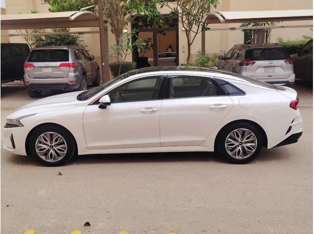 Car image 8