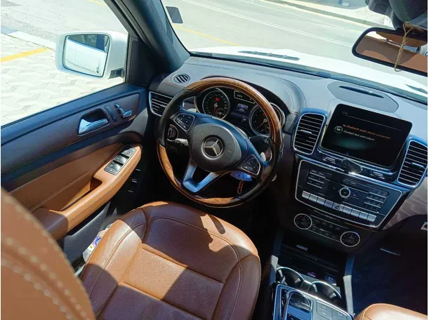 Car image 34