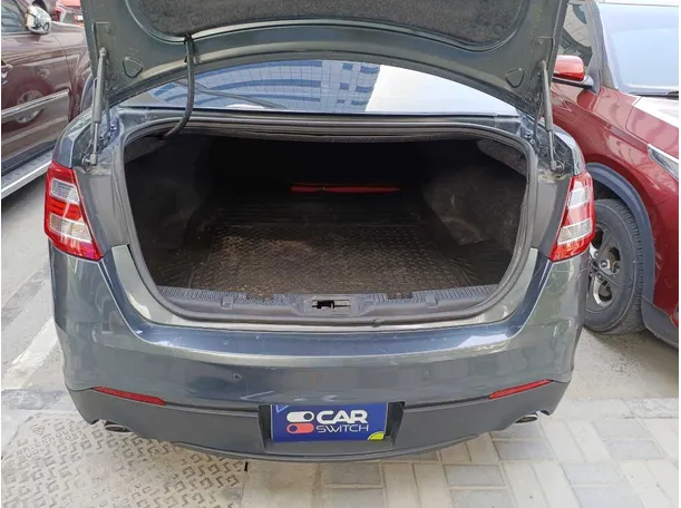 Car image 19
