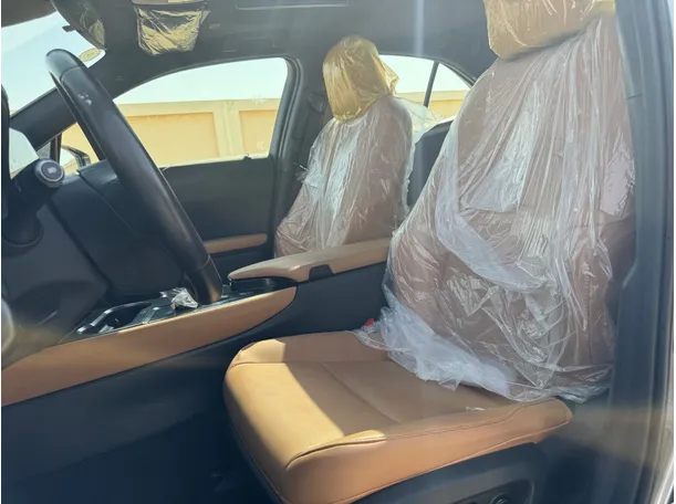 Car image 11