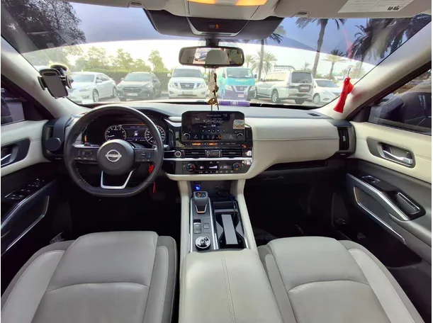 Car image 14