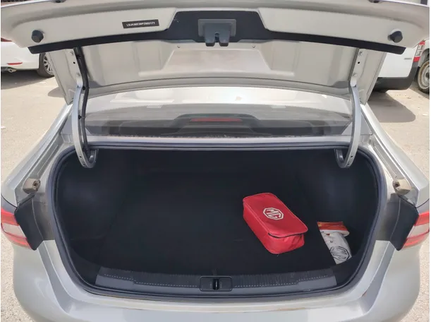 Car image 27