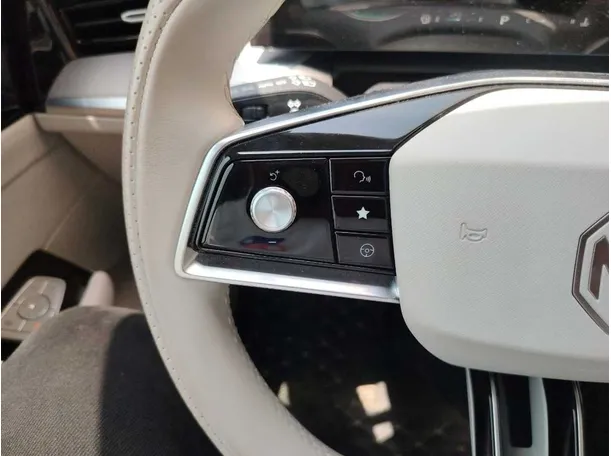 Car image 39