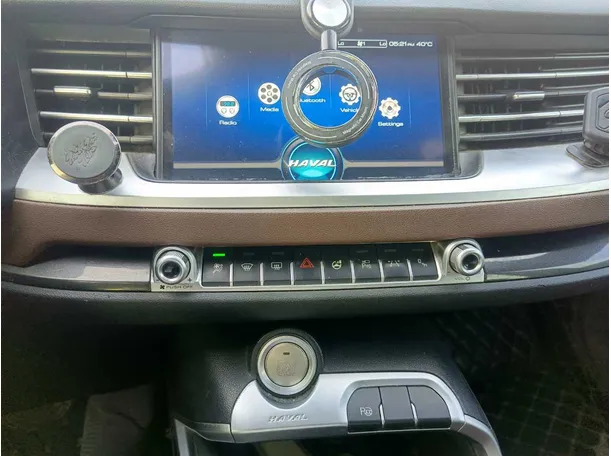 Car image 24