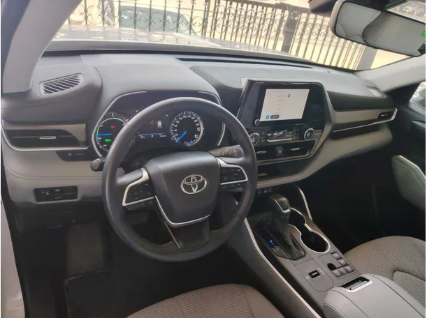 Car image 15
