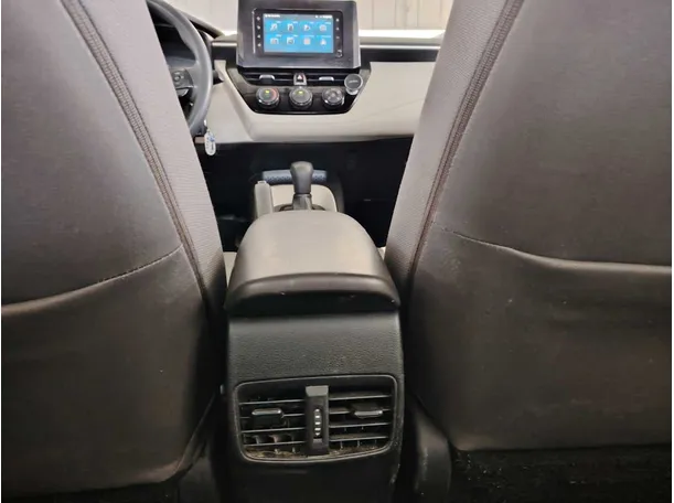 Car image 26
