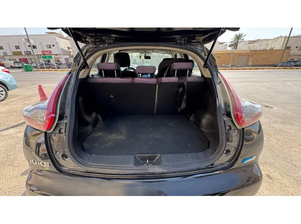 Car image 19