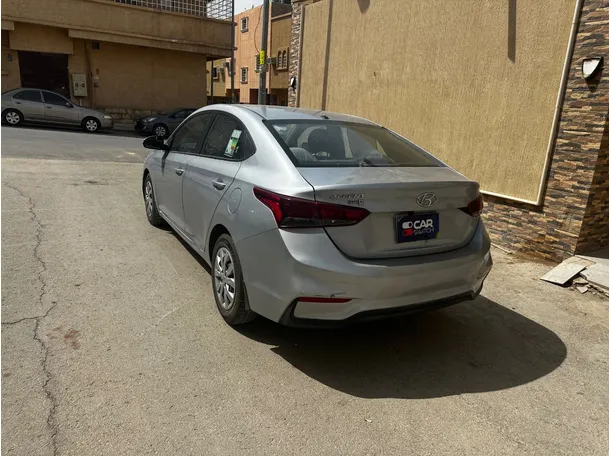 Car image 7