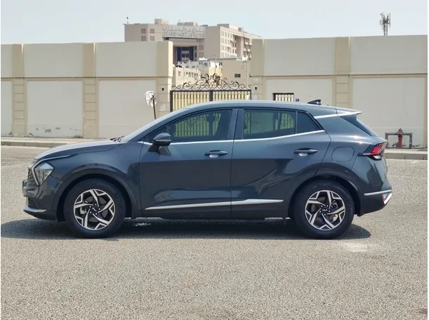 Car image 8