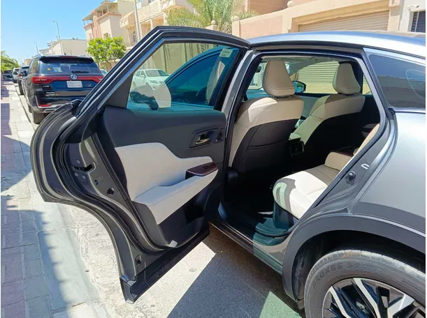 Car image 19