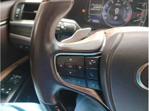 Car image 36
