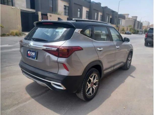 Car image 5