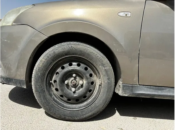 Car image 9