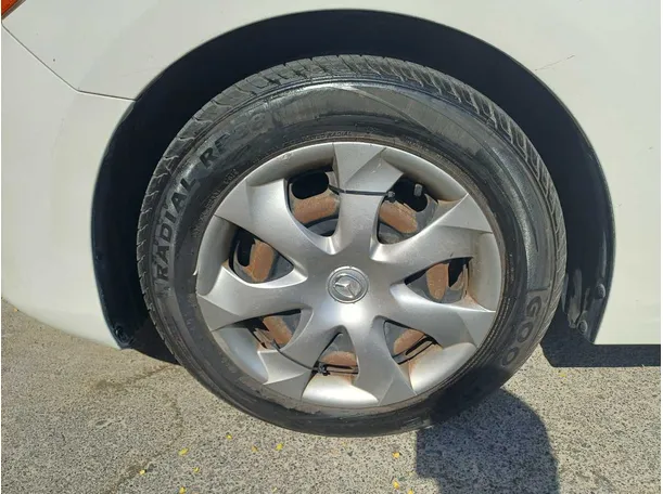 Car image 9