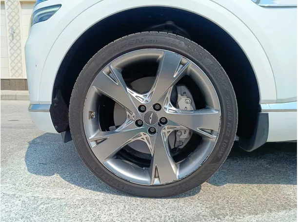Car image 10