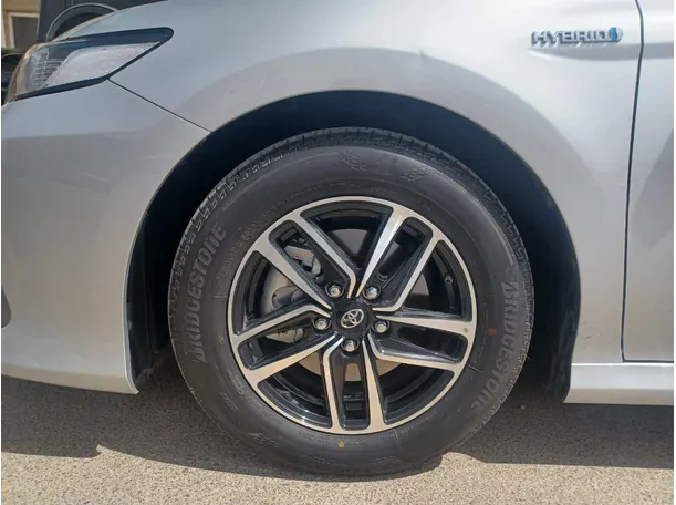 Car image 9