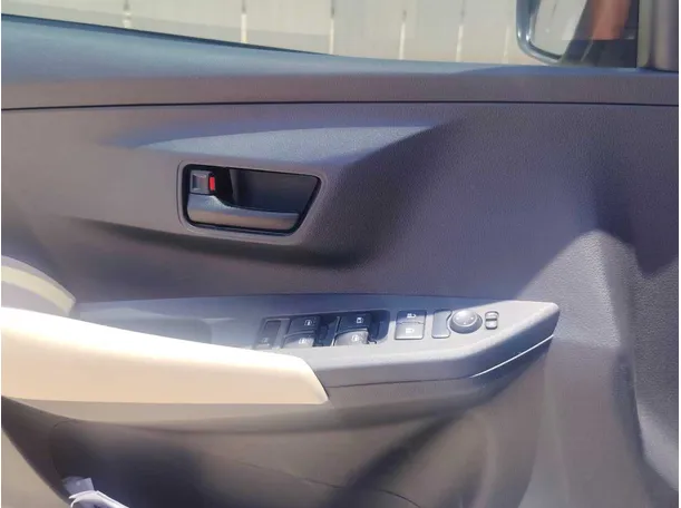 Car image 25