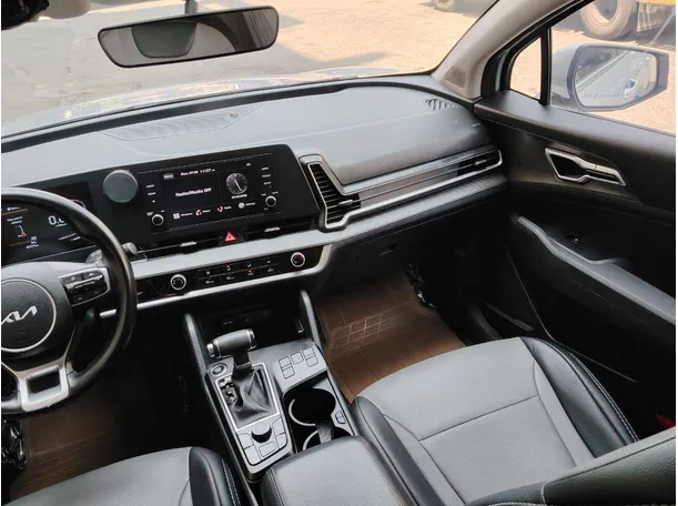 Car image 23