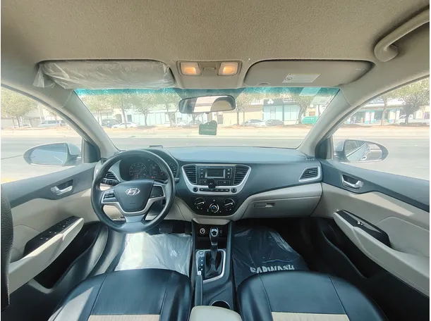 Car image 18