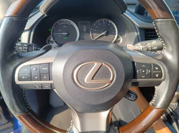Car image 30