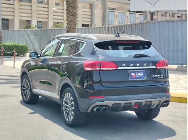 Car image 7