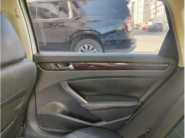 Car image 29