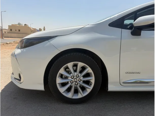 Car image 9