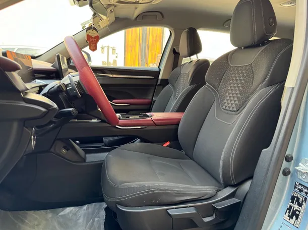 Car image 9