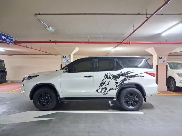 Car image 8
