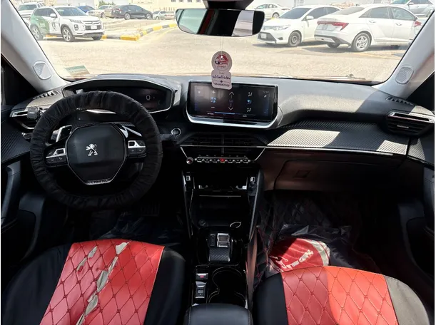 Car image 18