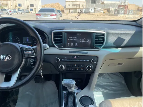 Car image 19