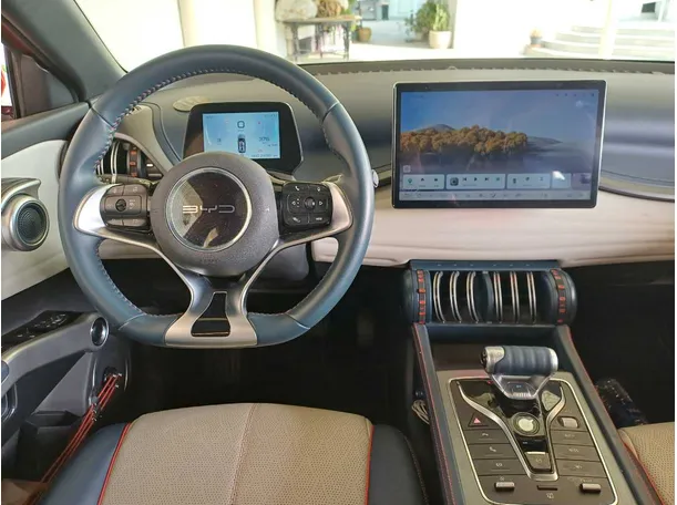 Car image 17