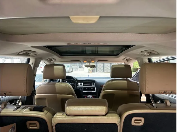 Car image 25