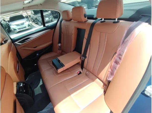 Car image 17