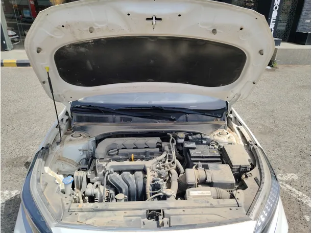 Car image 26